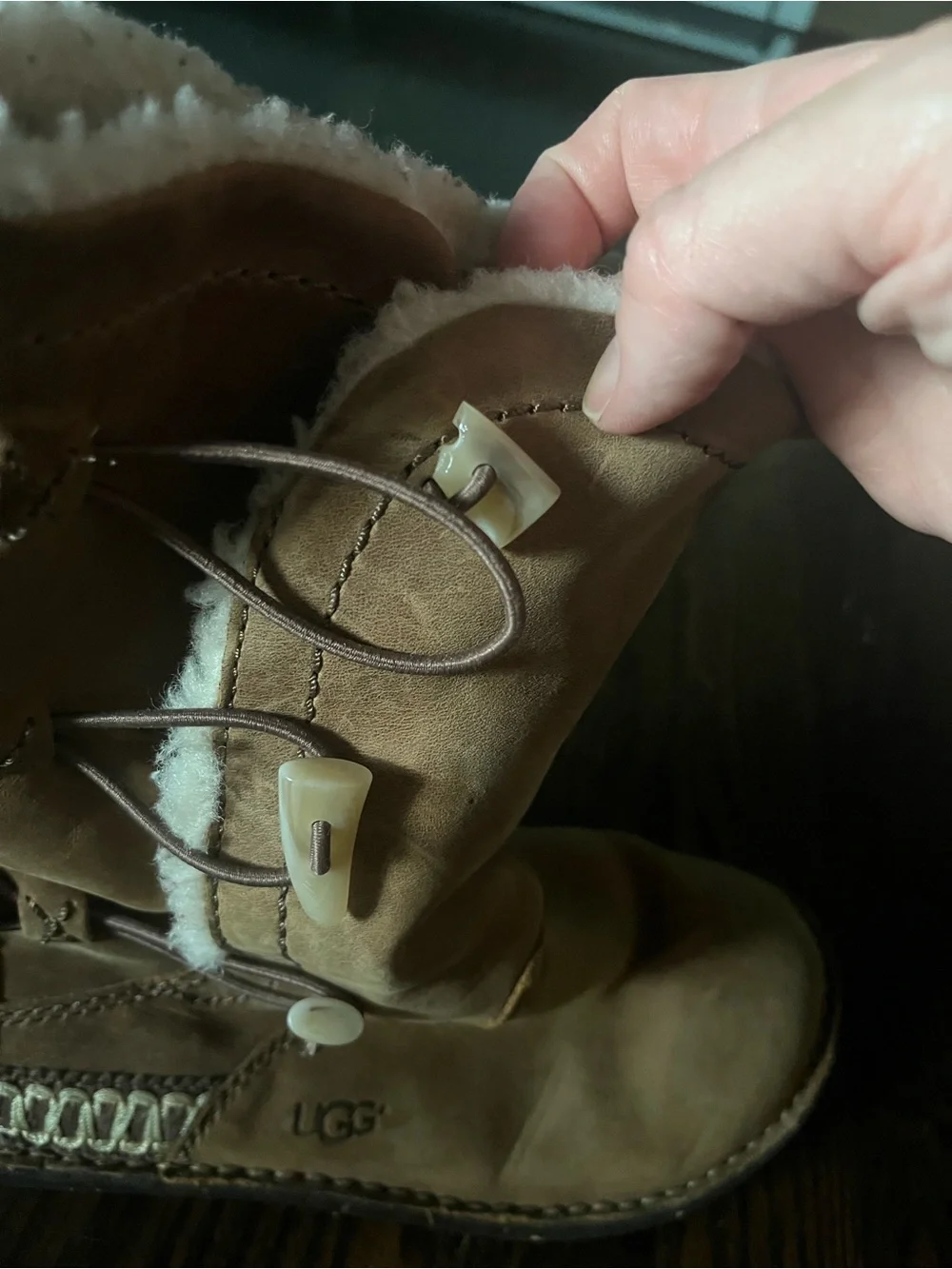 UGG Kona Boots Women’s Size 8 Chestnut  Suede Shearling Lined Toggle Mid-Calf